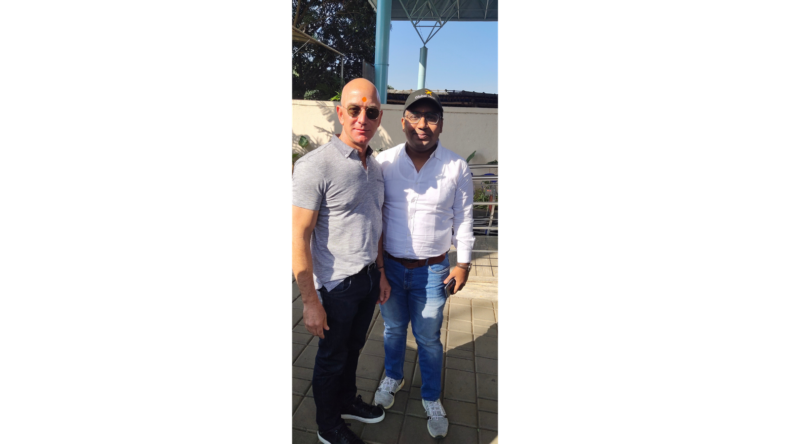 Mr. Jeff Bezos with Tapish Khivensra