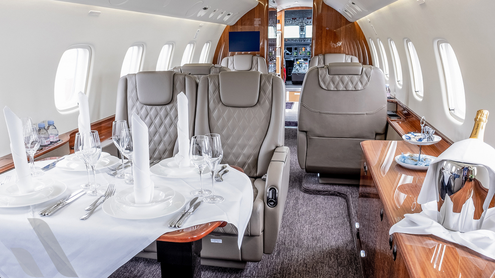 Legacy 600 Interior